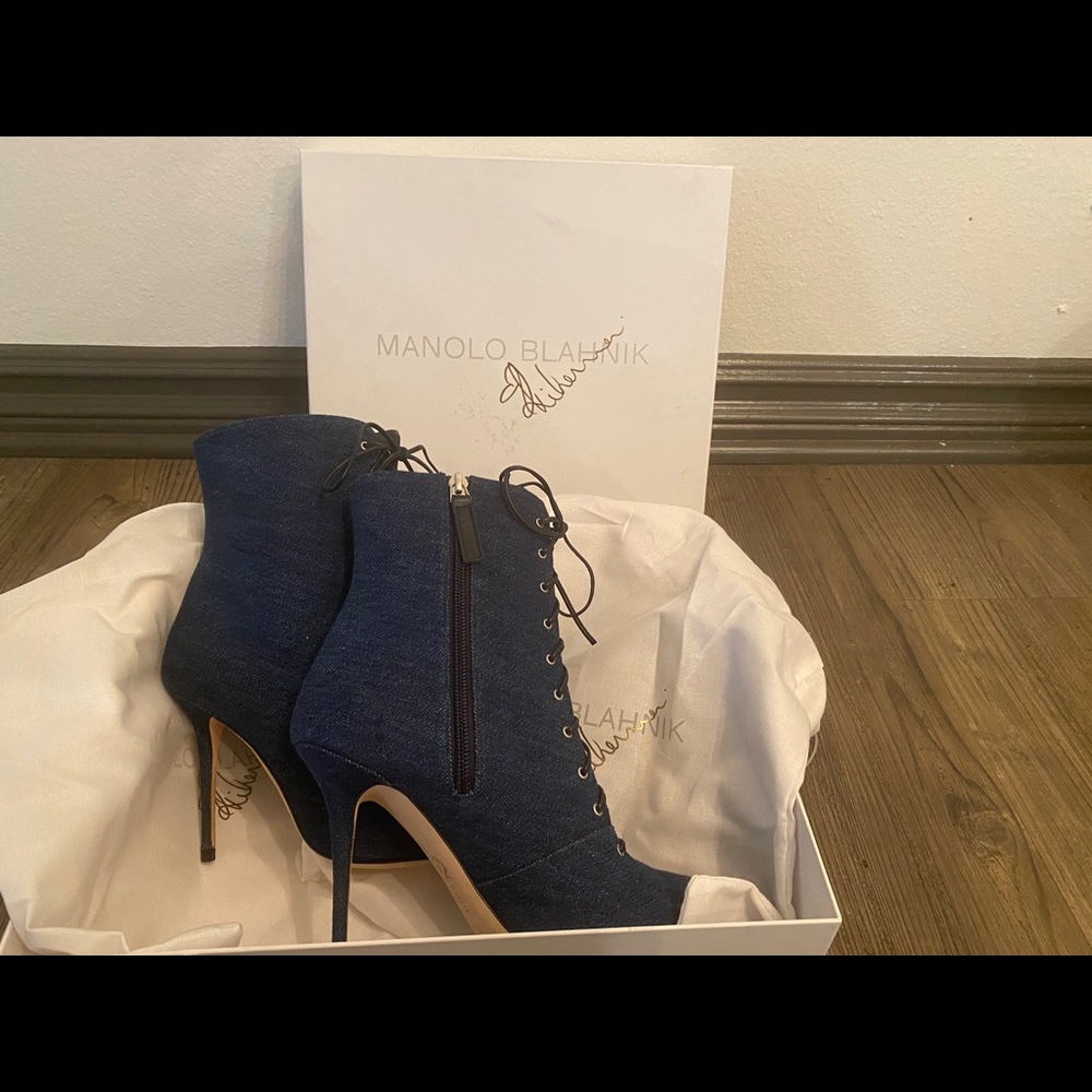 Manolo Blahniks : Rihanna Limited Edition